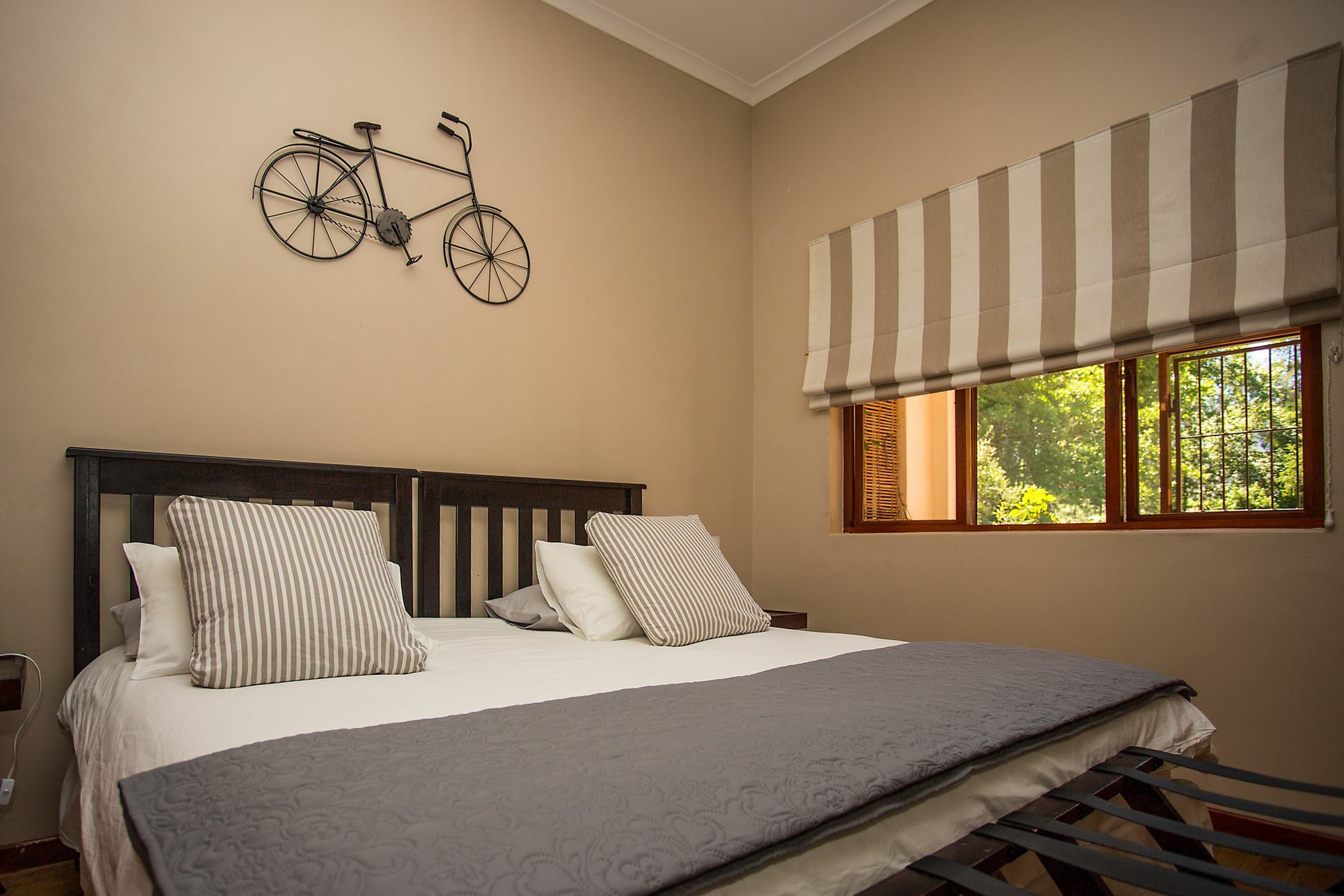 Dirtopia Trail Lodge สเตลเลนบอช ภายนอก รูปภาพ
